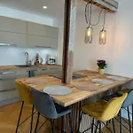 Διαμέρισμα Family With Hot Tub-outdoor Area And Sauna *