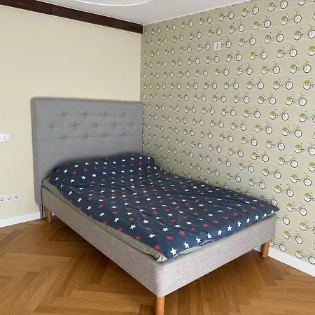 Family With Hot Tub-outdoor Area And Sauna *