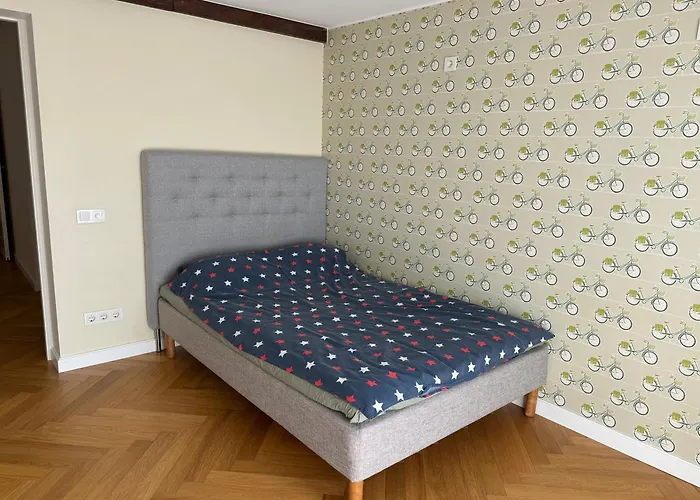 Family With Hot Tub-outdoor Area And Sauna *